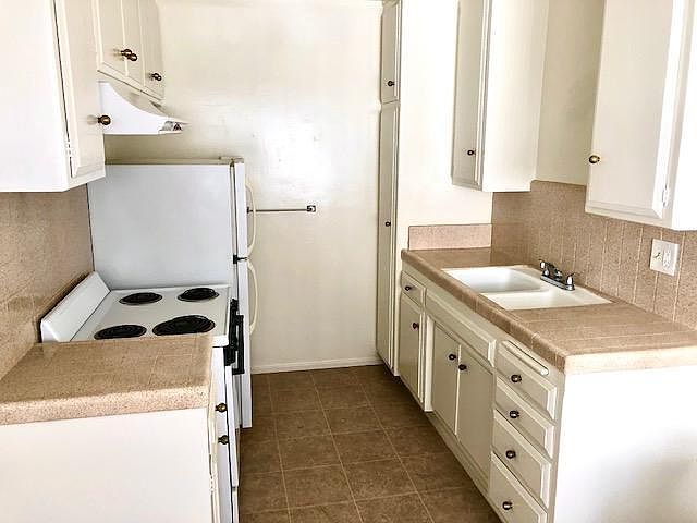 2nd image of 1320 S Carmelina Ave #8