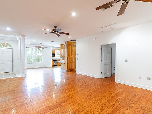 3rd image of 10491 Wildwood Dr
