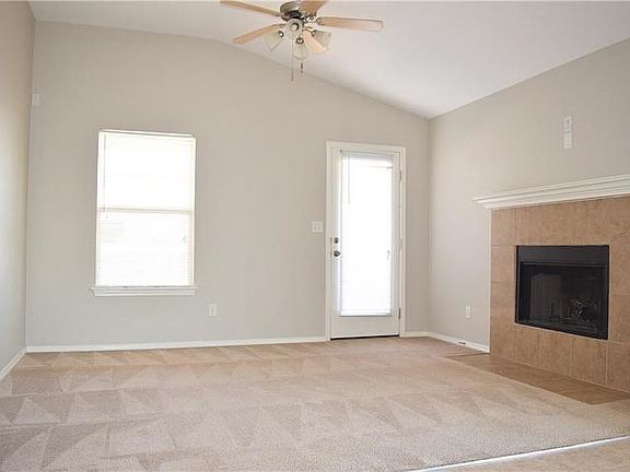 4th image of 504 Emerald Gem Ln