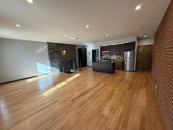 4th image of 449 Humboldt St APT 1R