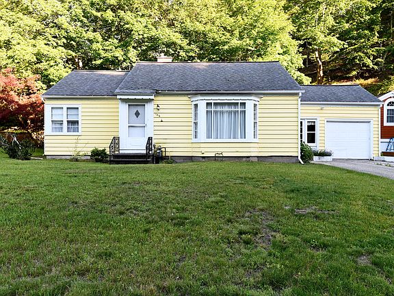 2nd image of 186 Grand Ave