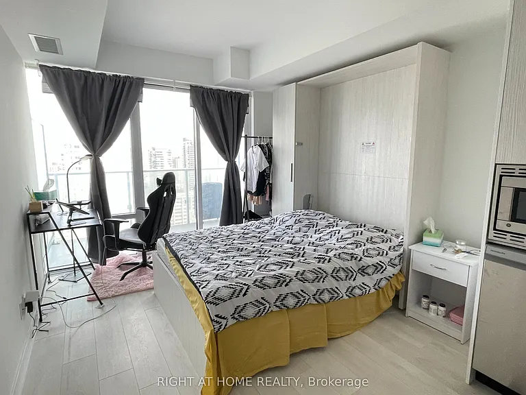 501 Yonge St #2206 — Photo 3