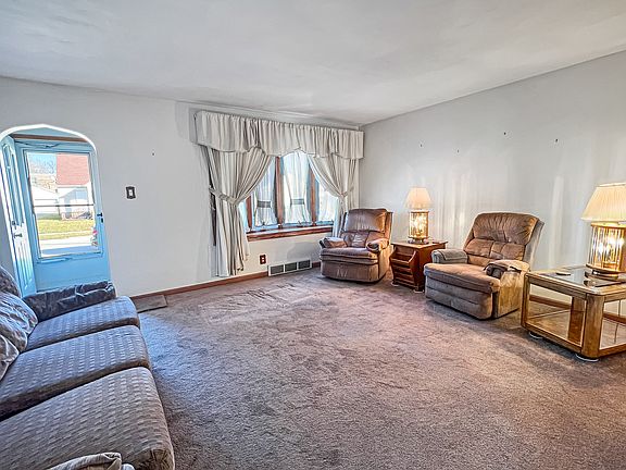 3rd image of 518 Gordon Ave