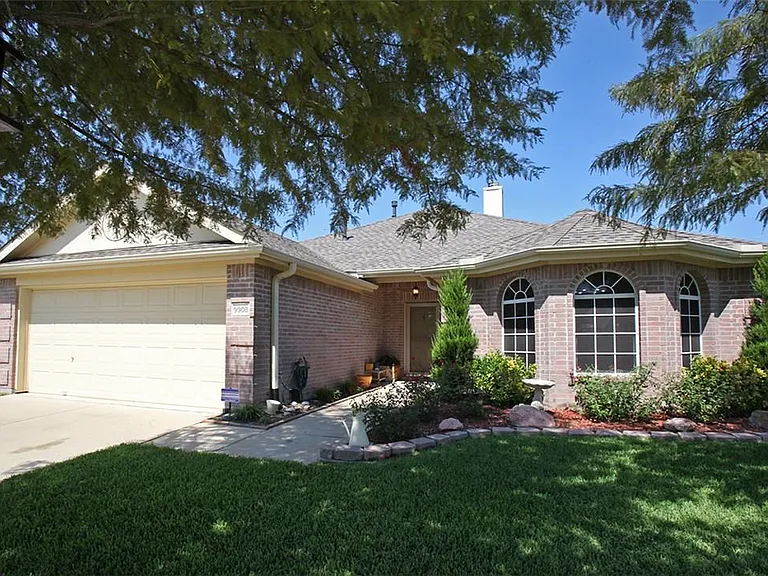 9908 Carter Dr — Photo 2