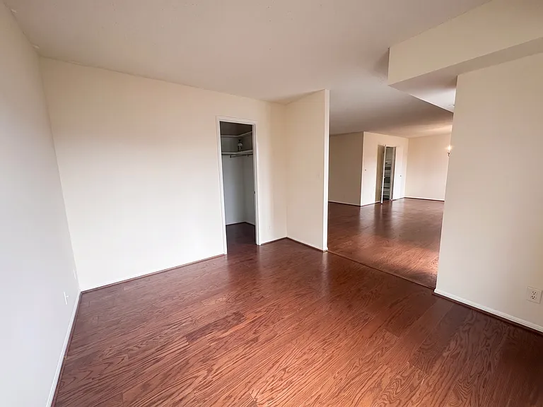 8360 Greensboro Dr #524 — Photo 8