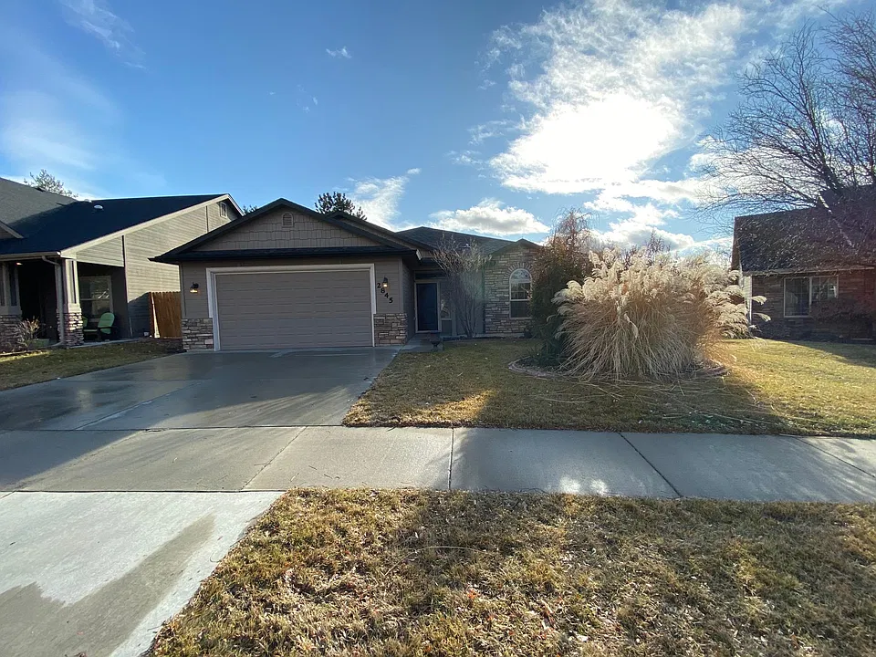 2845 E Shadowband St