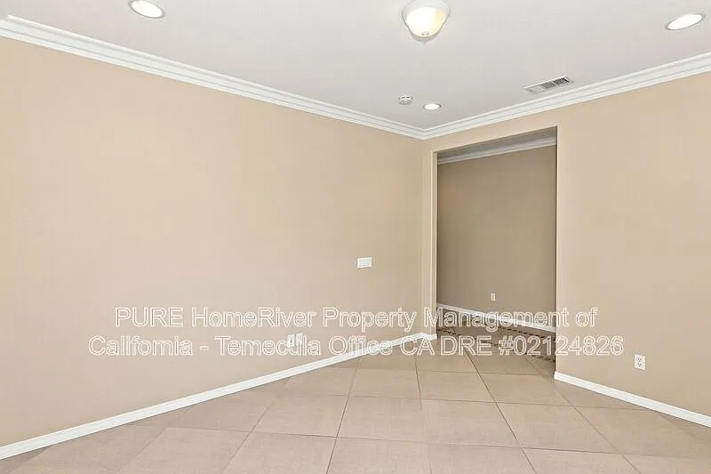 3 bed, 3.0 bath, 2374 sqft, $3,695 — Photo 3