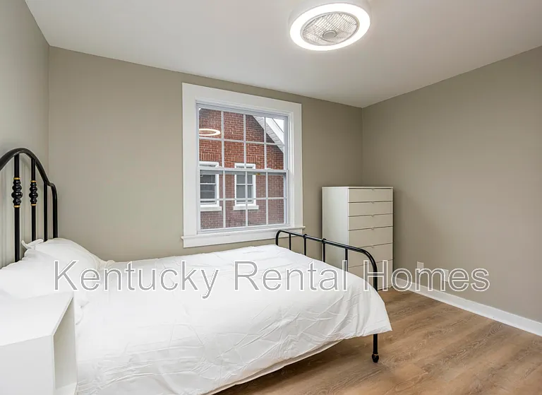 161 Preston Ave — Photo 13