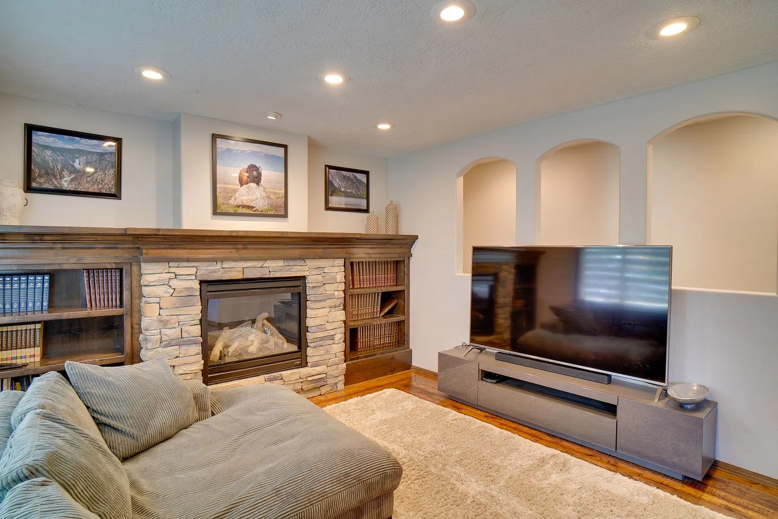 5 bed, 3.0 bath, 2594 sqft, $3,988 — Photo 3