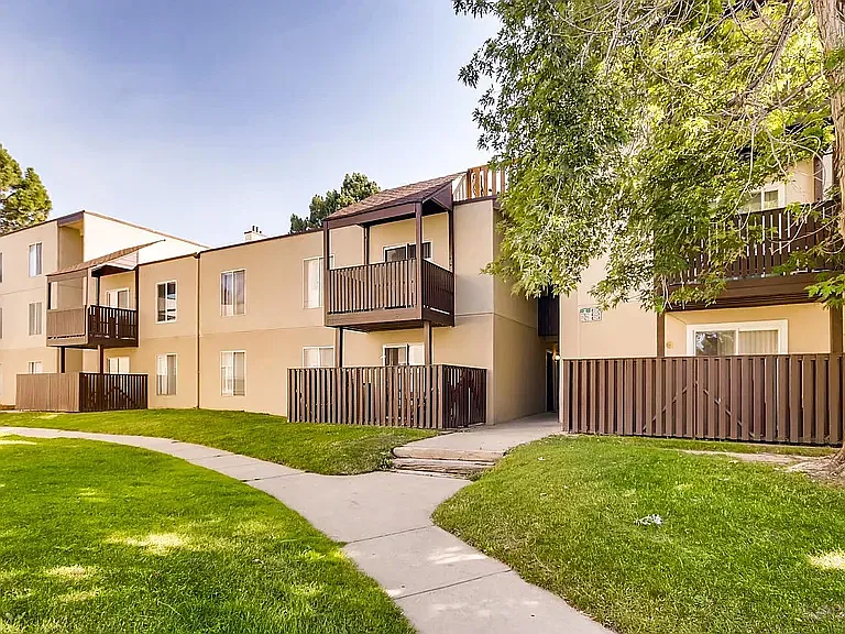3 bed, 1158 sqft, $2,100 — Photo 2