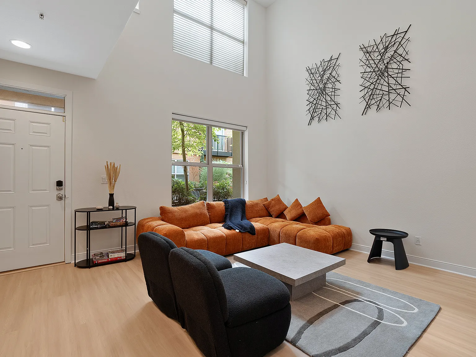 6273 NE Carillion Dr — Photo 2