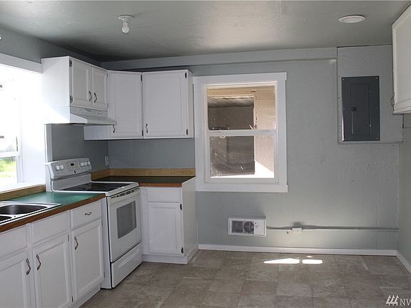 3rd image of 620 N Gale Pl