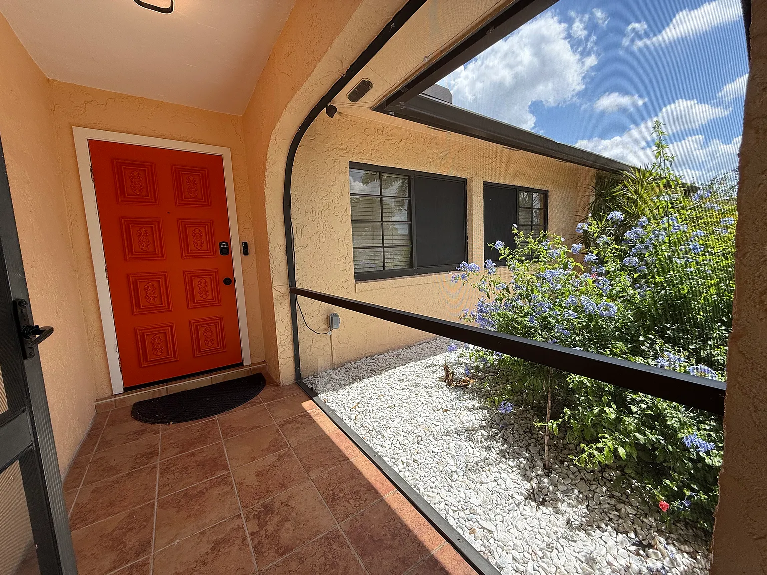 3 bed, 1399 sqft, $2,400 — Photo 3