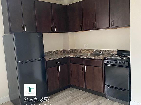 2nd image of 3933 N Clarendon Ave APT 410
