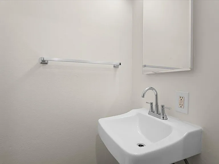 Sherwood Forest Apartments — Photo 36