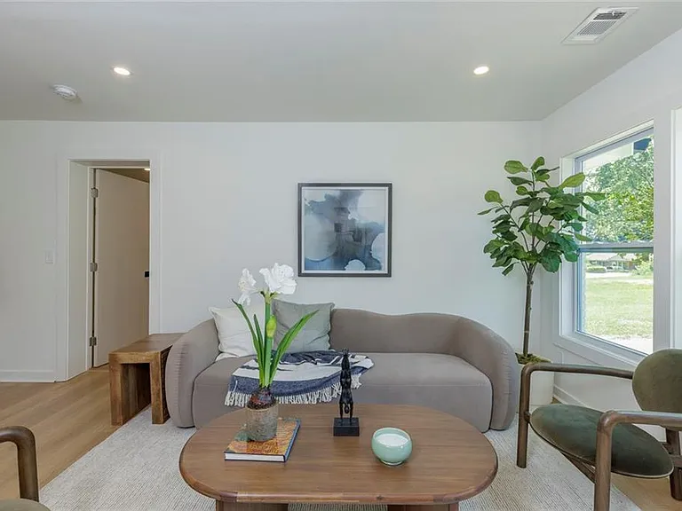 3026 Brook Dr — Photo 6