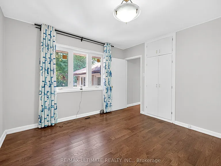 50 Charlemont Cres — Photo 18