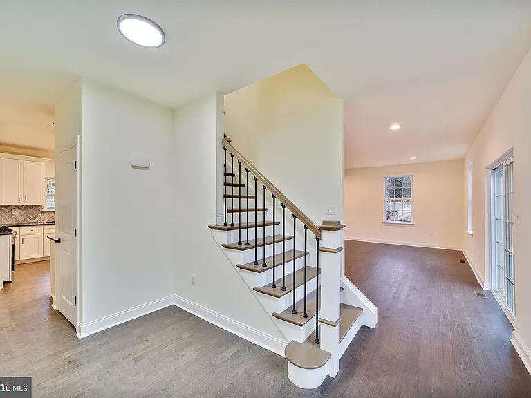 274 Oak Ave — Photo 15