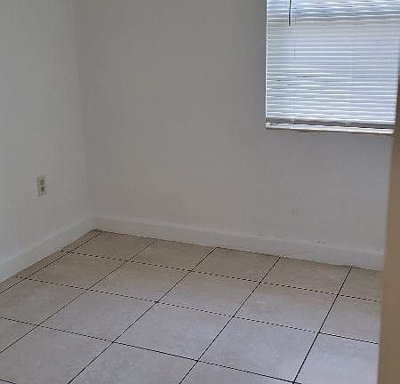 5th image of 926 Hacienda Ct