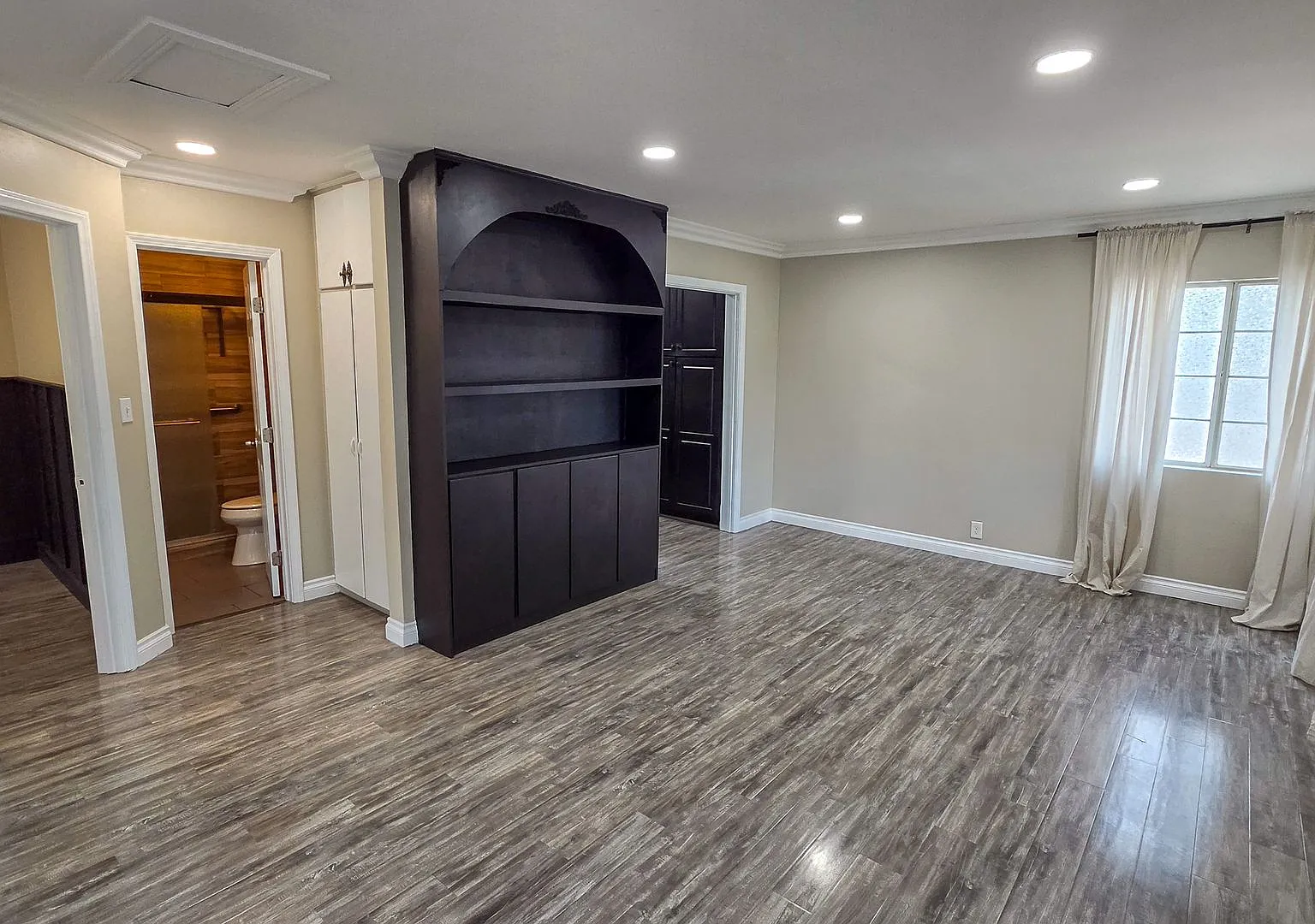 5 Bed 3 Bath House Available Now! — Photo 2