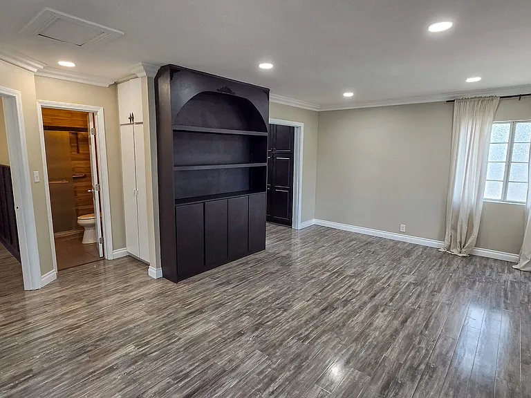 4735 Myrtle St — Photo 2