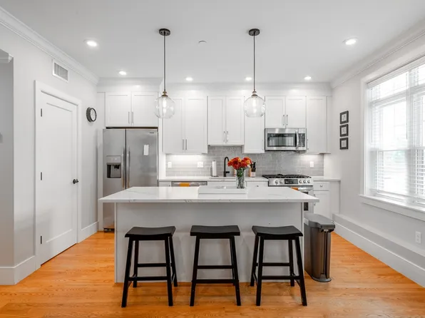 315 College Farm Rd #1, Waltham, MA 02451