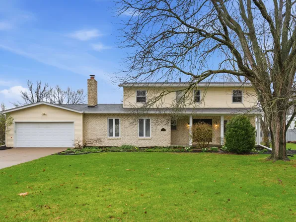 4 Estate Ct, Bettendorf, IA 52722