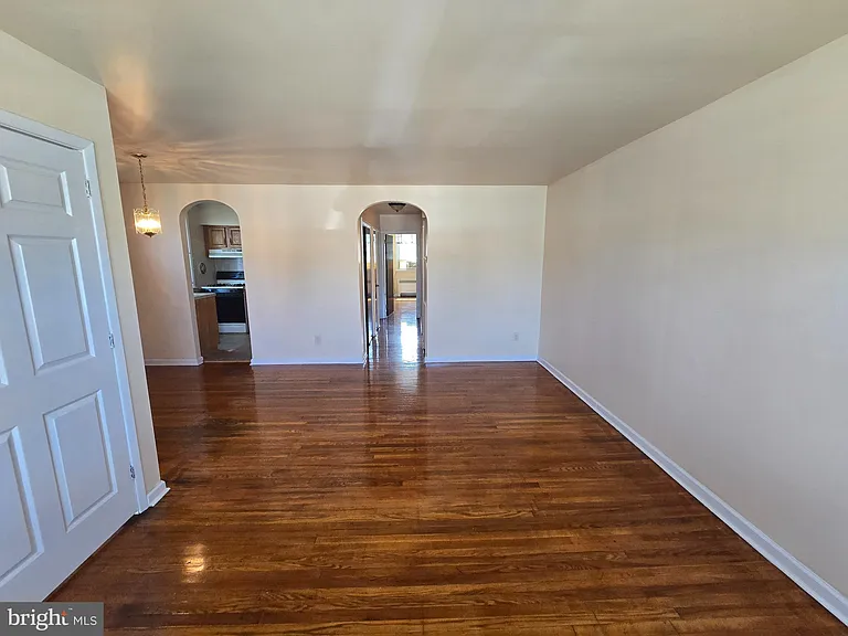 162 W Cheltenham Ave — Photo 5