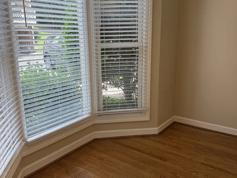 354 Ardsley Pl — Photo 4