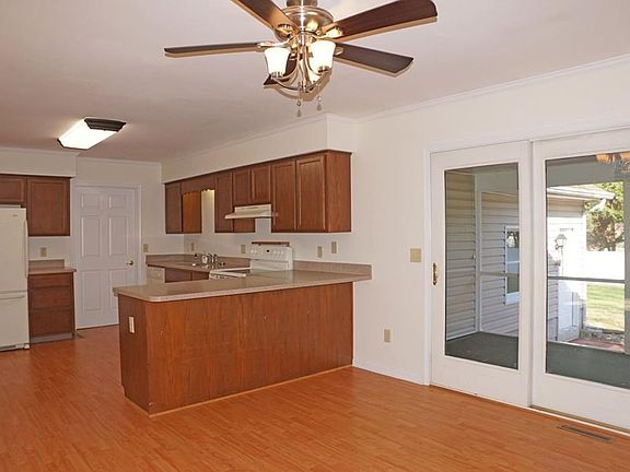 4th image of 30919 Buttonwood Dr