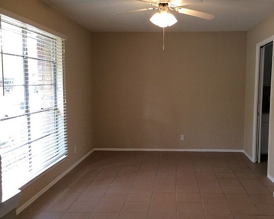 3rd image of 2919 Woodline Dr