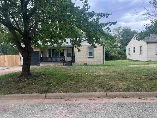 917 W Oak Ave, Arkansas City, KS 67005