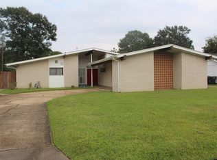 3120 Bryan Ave, Groves, TX 77619