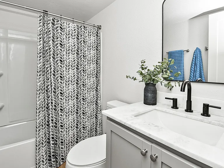 2035 S Florence Ave — Photo 14