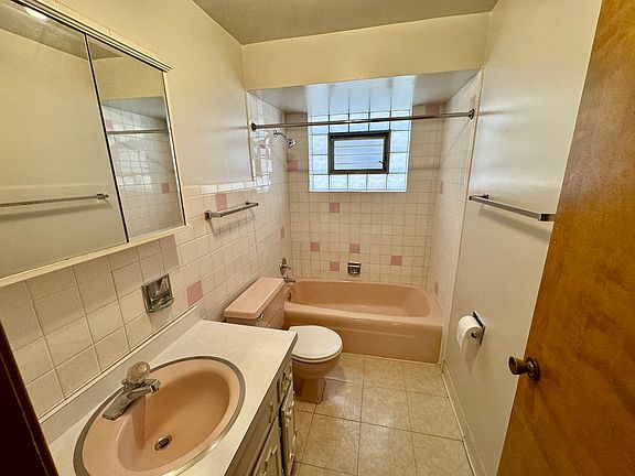5th image of 6245 N Northwest Hwy APT 103