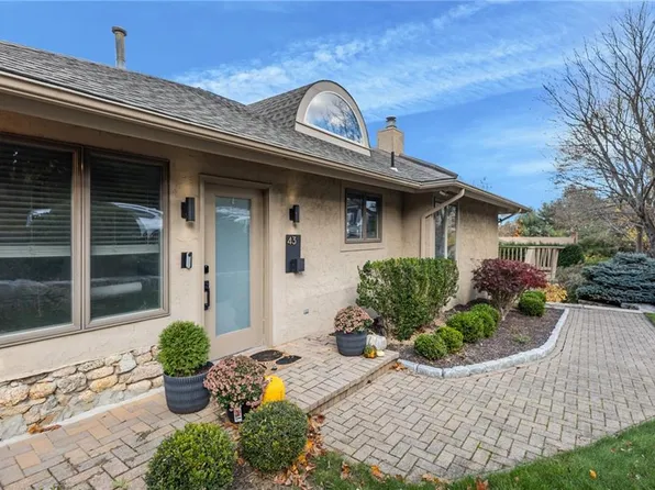 43 Highland Ave, Warwick, RI 02886