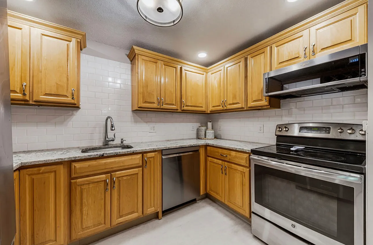 2 bed, 1070 sqft, $2,700 — Photo 3