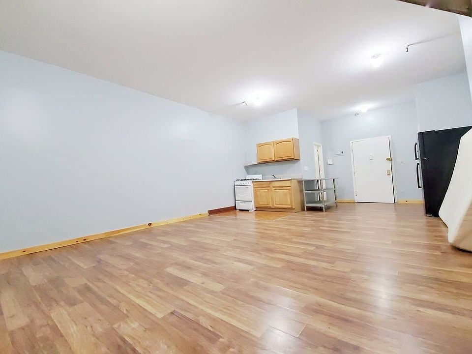 1st image of 309 Scholes St #107