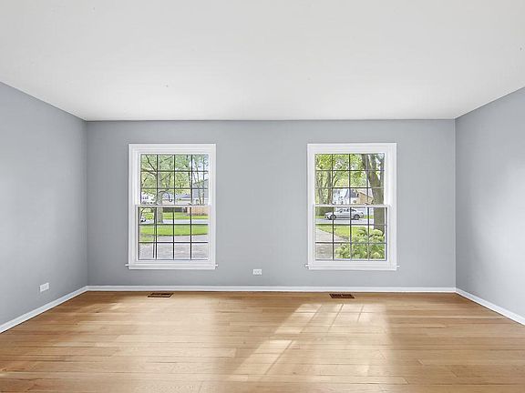 4th image of 4110 Crestwood Dr