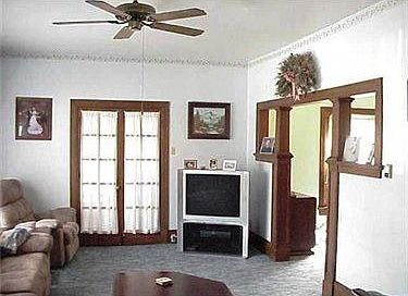 4th image of 212 Morton St