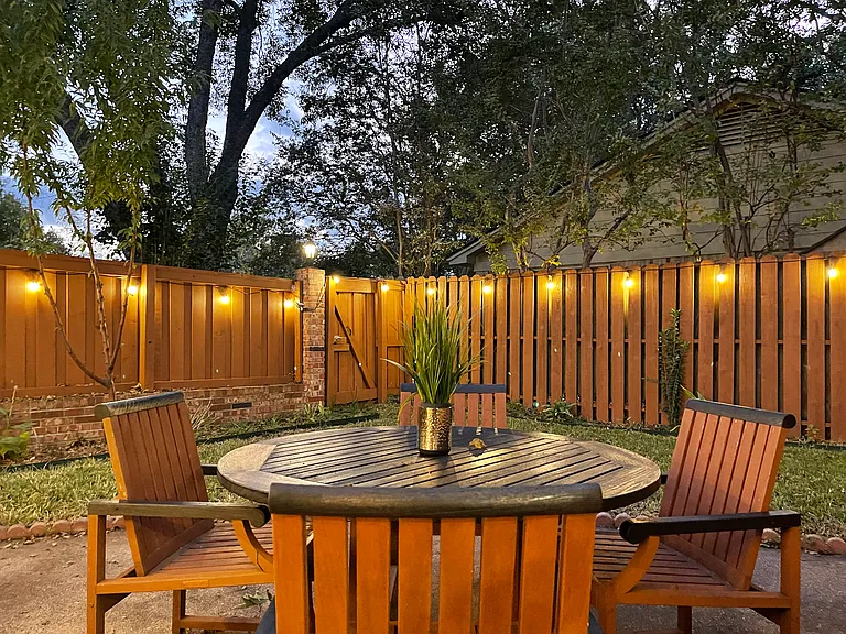 1126 Melrose Dr — Photo 27