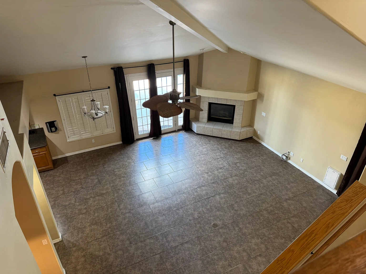 4 bed, 3.5 bath, 2904 sqft, $3,995 — Photo 4
