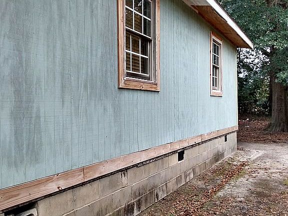 There is room for two cars.