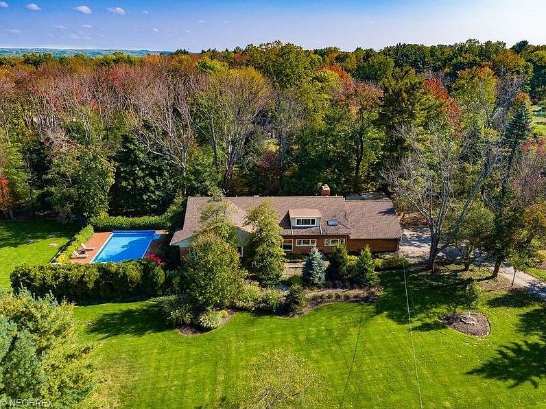 1st image of 25 Meadowhill Ln