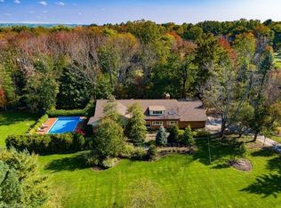25 Meadowhill Ln, Moreland Hills, OH 44022