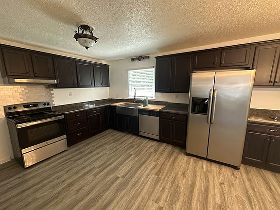 4th image of 303 Millbrooke Dr