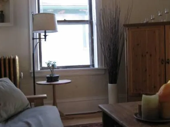 872 Raymond Ave, Saint Paul, MN 55114