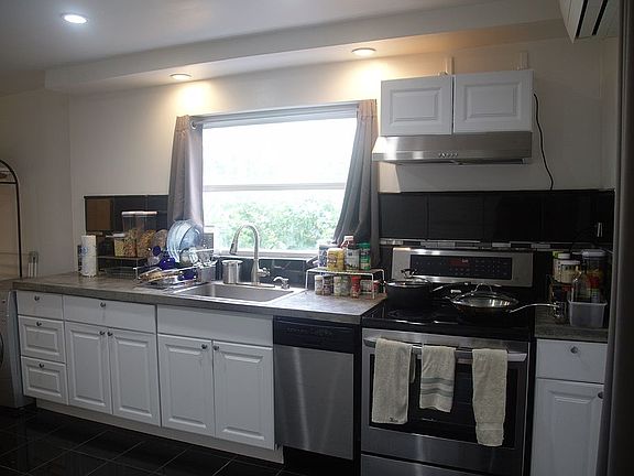 1st fl kitchen 