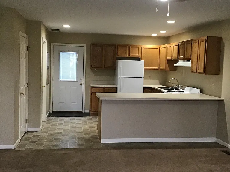 48 N Plains Rd #A — Photo 6