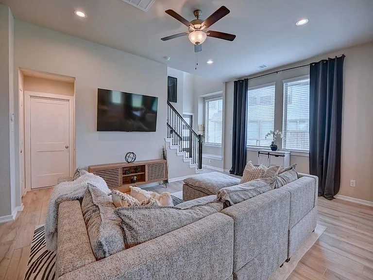 2543 Manor Valley Ct — Photo 10